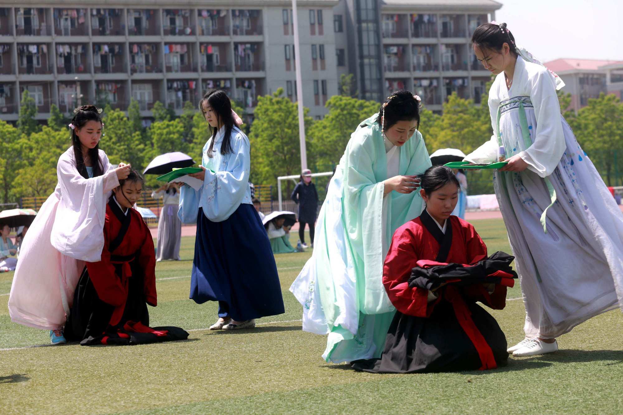 趣观历史|有人提出将汉服作为校服，这是否可行？专家：动动脑子都知道不行