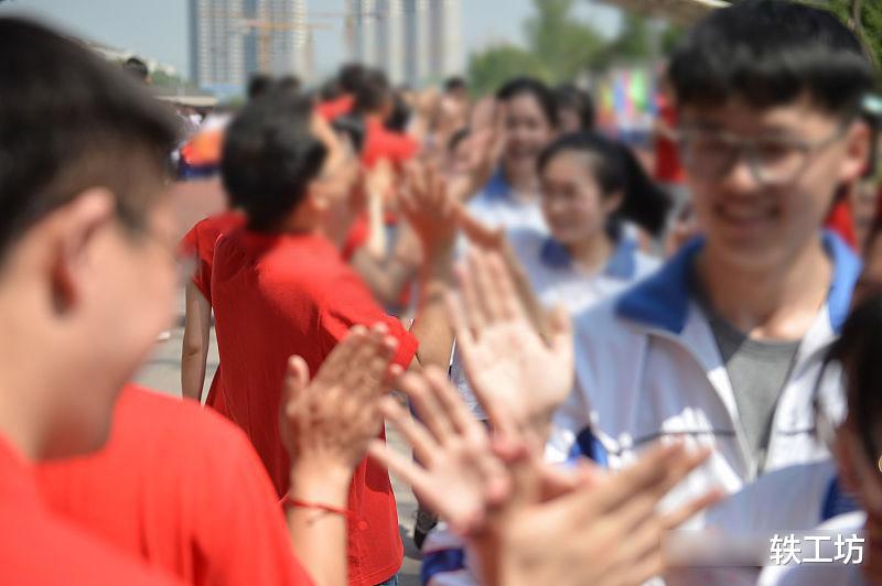 |高考生情绪低落“估分比平时成绩少了50分，这次我考砸了！”