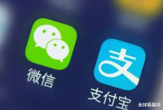 |美国姑娘到中国旅游，买完东西不结账就走，结果被老板叫住了