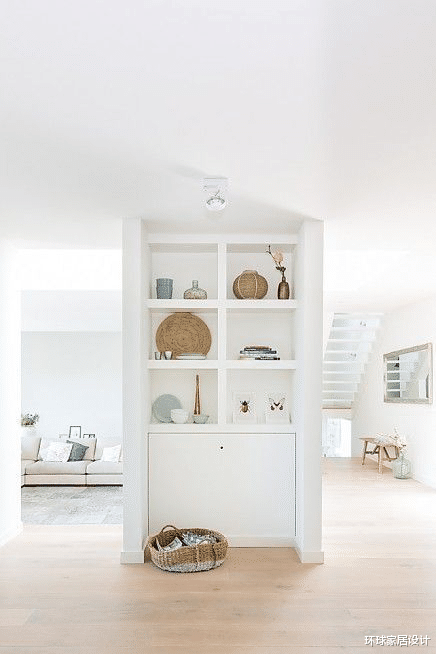 |最正确装修决定:家里砌个水泥隔断墙,多个书架白赚一个功能区!