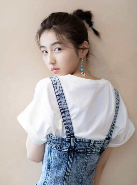 「张子枫」张子枫曾3次拒绝《跑男》的邀请，原因只有6个字，让人无法反驳