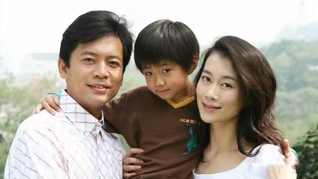 学霸|\人生赢家\何政军：娶小8岁娇妻，相爱30年生活幸福，女儿是学霸