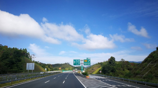 『交通法规』高速开车一定要把这个功能关闭，交警：很多车祸都是因为它！