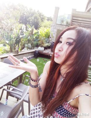 [电影]温碧霞嫁入豪门多年出街开玛莎拉蒂，阔太模样让人羡慕