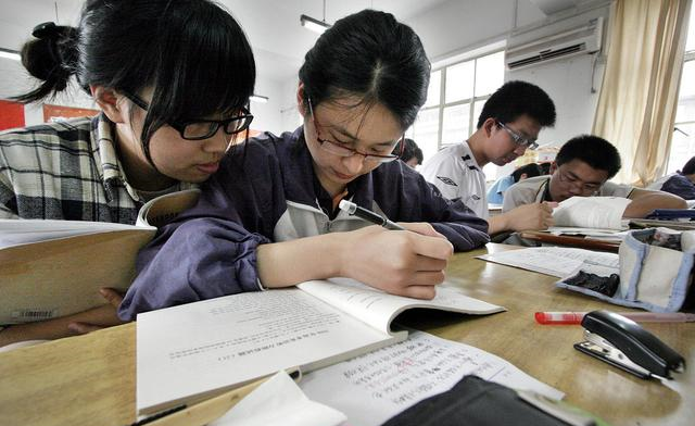 女孩|高考故意留空白，成绩公布只有47分，爷爷求复查，真相让人心酸