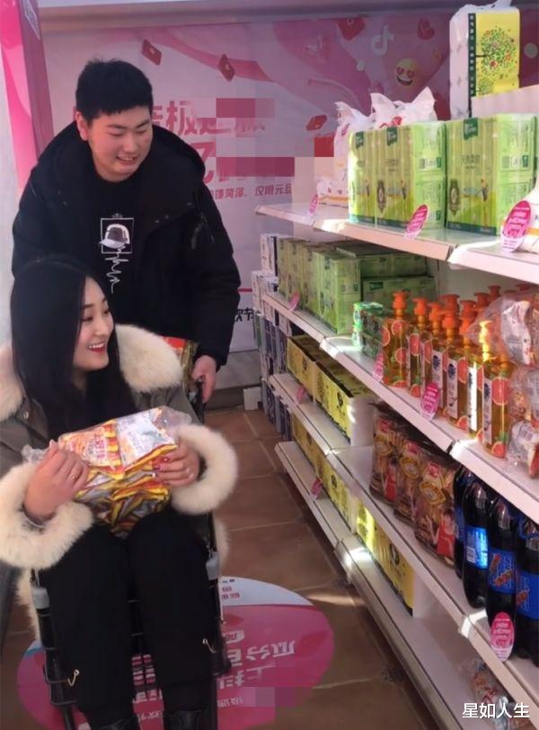 朱之文|儿媳替大衣哥接商演代言，翁媳合作捞金很愉快，屋内外却杂乱不堪