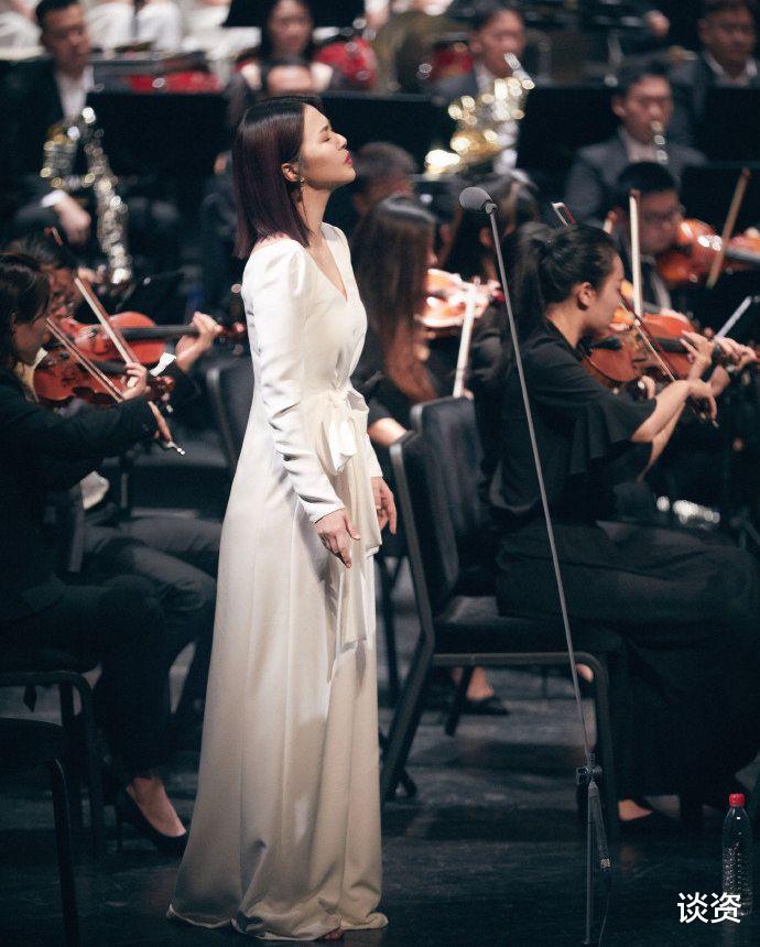 谭维维|谭维维新专辑无人问津，还被团队泼冷水，实力歌手如今寸步难行？