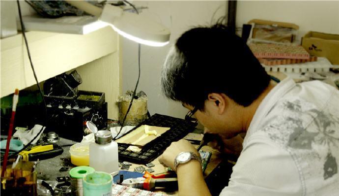 『』为什么一些领导总是喜欢批评那些真正做事情的人，难道他瞎吗？