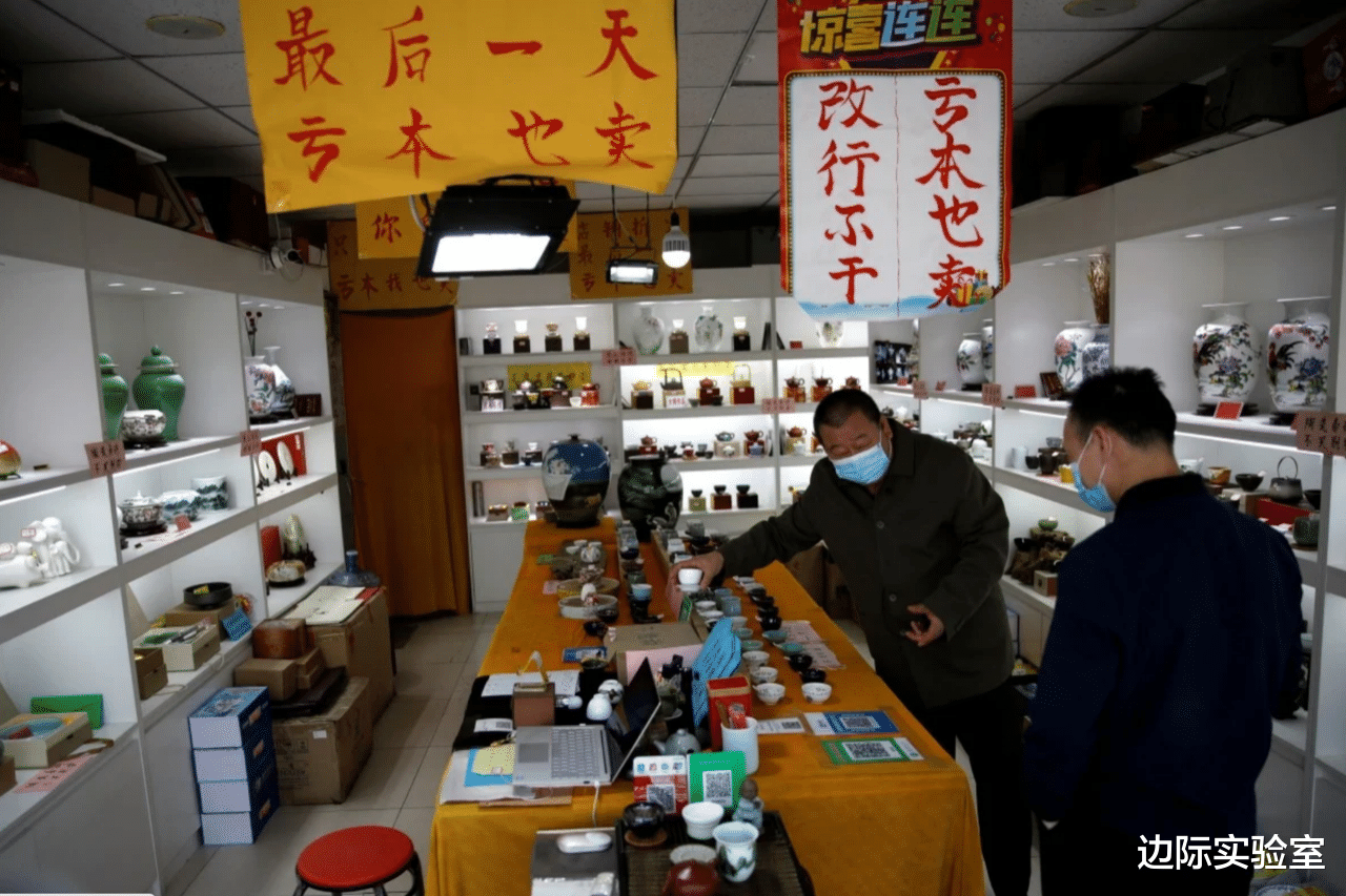 央行：央行报告显示：中国家庭当前面临着很高的债务风险