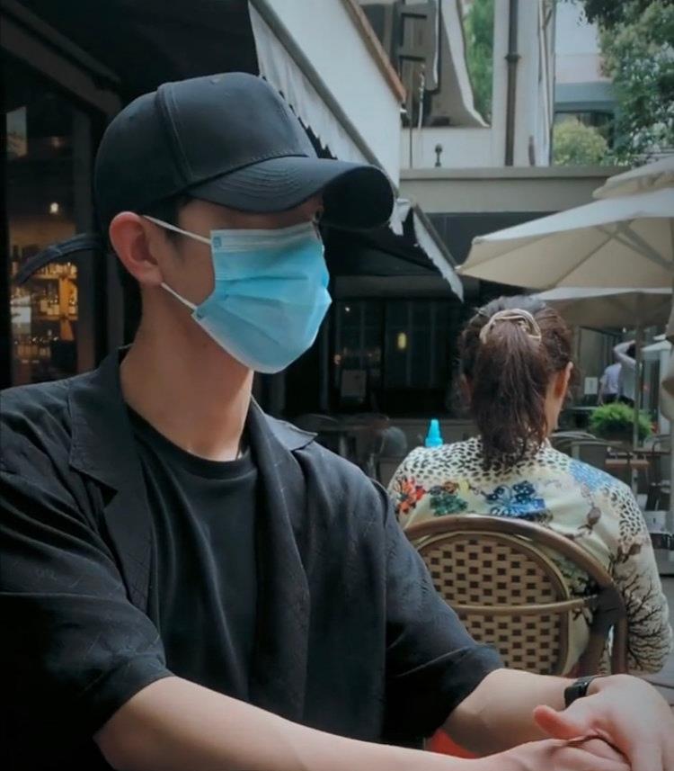 肖战|肖战竟然成了“万人迷”，但是把拉花师害惨了，哭笑不得