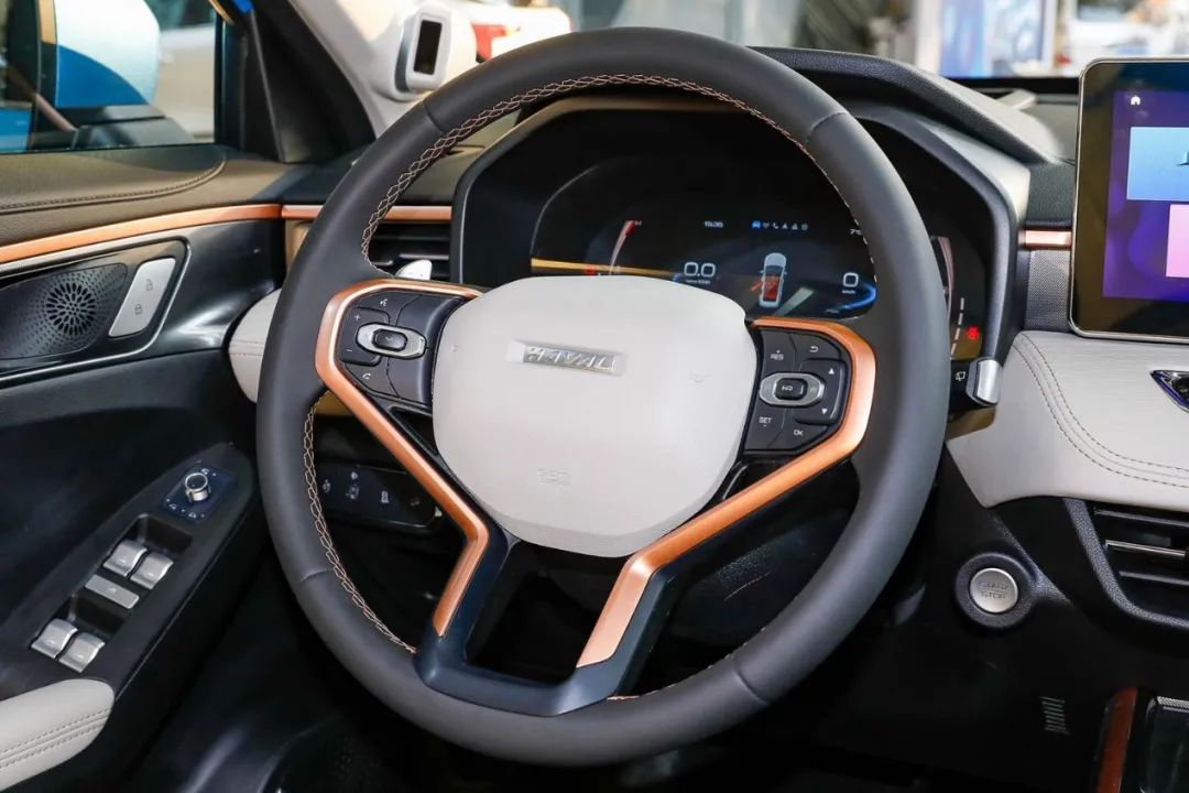 哈弗初恋|哈弗初恋对比长安欧尚X5，这一届年轻人真幸福