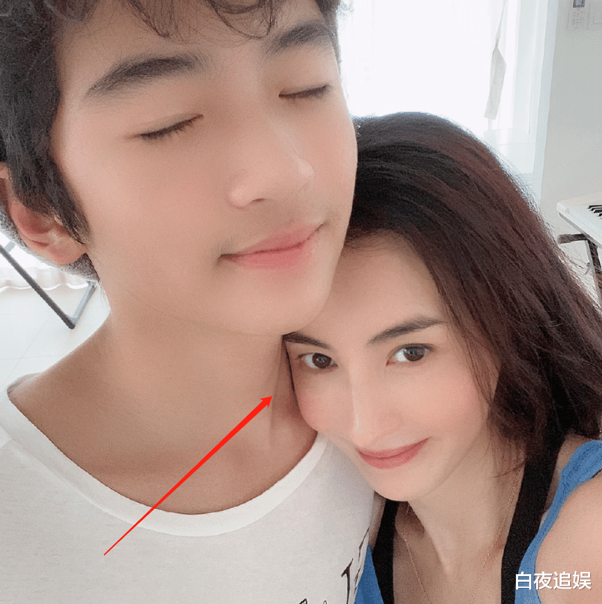 张柏芝|张柏芝大儿子“抽条”啦！13岁身高拔尖，怀抱妈妈男友力爆棚