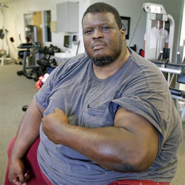 运动|重800斤无敌手，赚千万娶娇妻，这位相扑运动员每晚都让妻子害怕