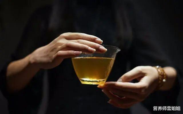 「长寿」寿命短的人，身上3处比较“臭”，若没有，身体还算健康，易长寿