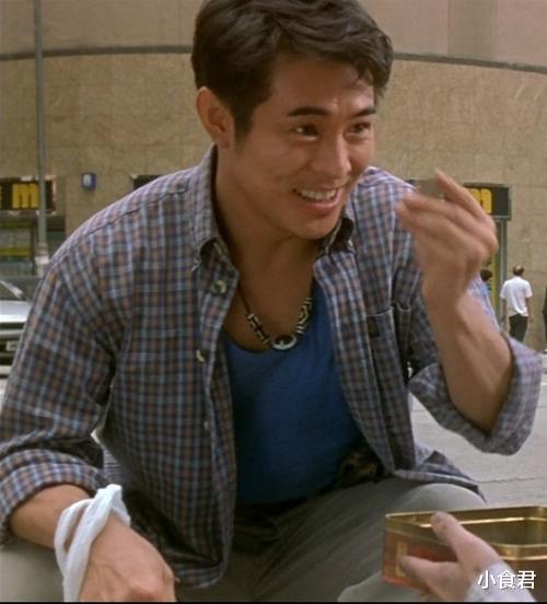 李连杰：李连杰和洪金宝脖子上那颗“天珠”是何物？为何能从2000万，涨到1亿？