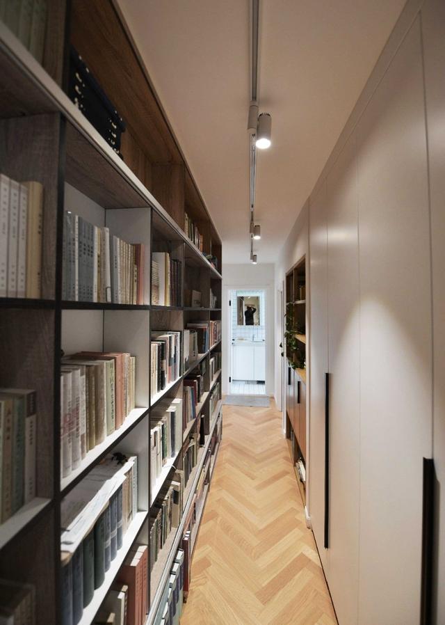 |她放弃客厅，直接将“图书馆”搬进家，全屋都透着书香气！