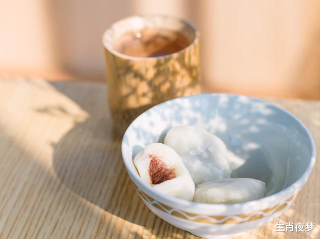 生肖▲4月底，心心念念旧爱，掏心掏肺付出，3生肖不再畏缩，重获爱情