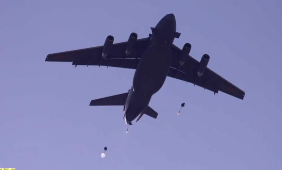 洲际导弹|运20空投大批装甲车后,一支空降兵迅速占领阵地,印指挥官看懵了