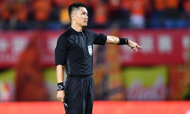 「上海申花」这名上海籍国际级主裁判执法申花内部蓝白争霸赛，附首发名单