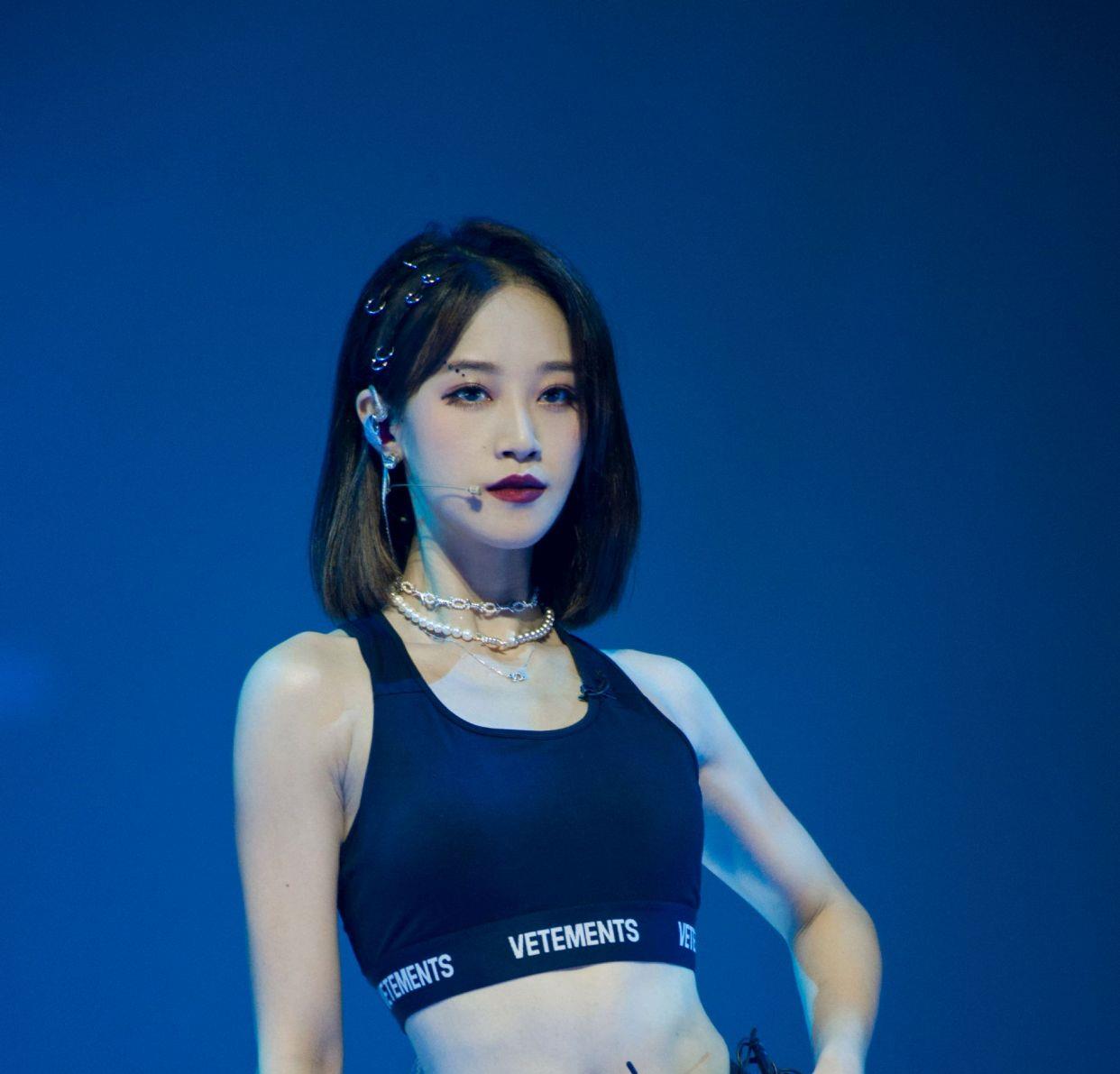 郑希怡|《浪姐》30岁蓝盈莹又被骂上热搜:这一次,确实是她不“懂事”了