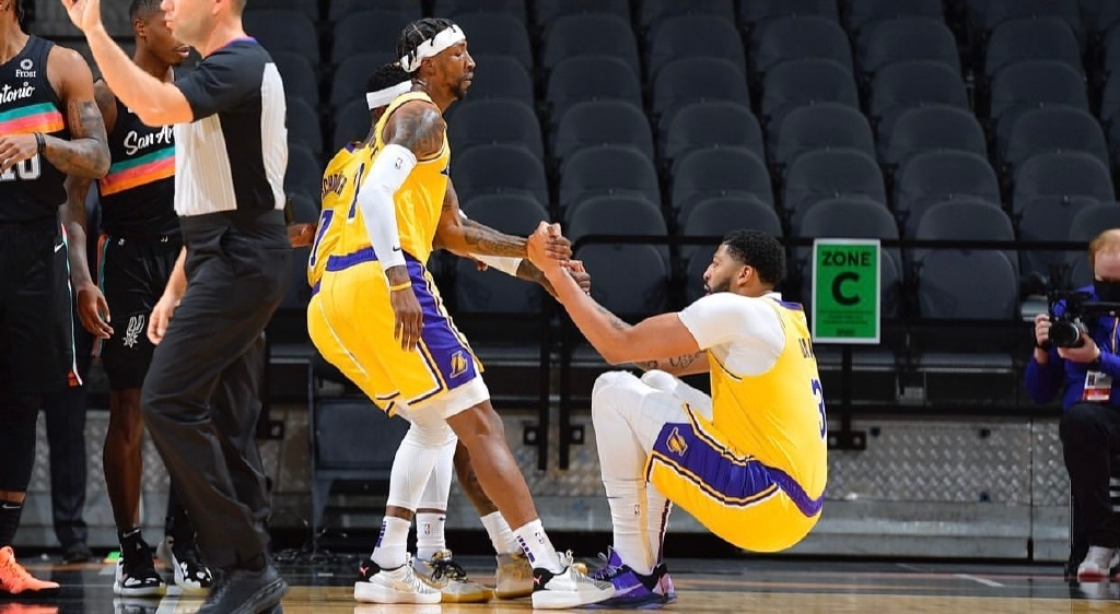 湖人隊|75+26+18！湖人三叉戟漸入佳境，波普傷情進(jìn)展，波波維奇很自豪