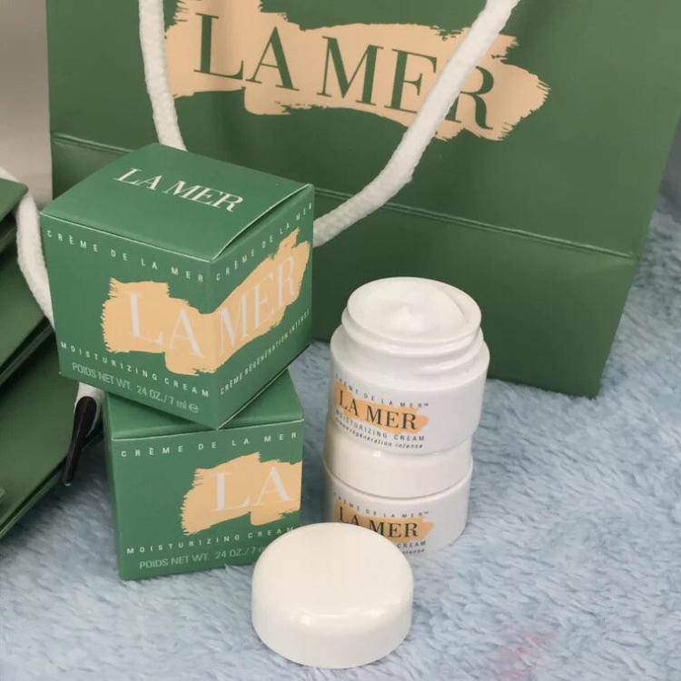 『护肤品』2000块的护肤品究竟有什么神奇功效，很多人为何“吃土”还要买？