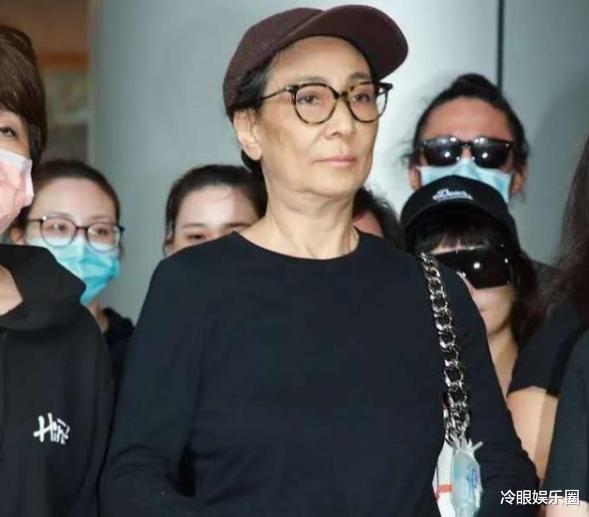 赌王|正式夺产？何超雄向法院登记，引亲姐怒骂：没小孩没结婚要钱干嘛