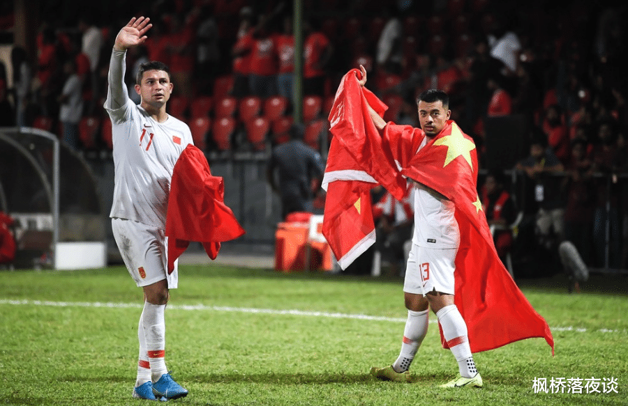 国足|两大外援一个都不放弃！国足中场还有希望，归化还在进行中！