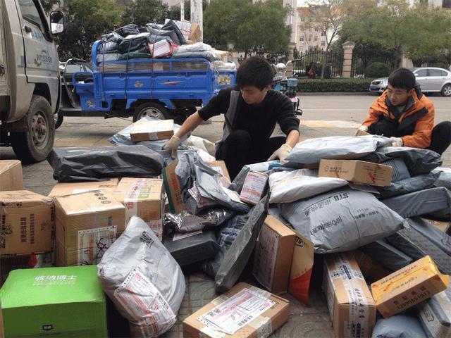 电池|刘强东预言成真？国内两家快递公司倒下，数万名员工面临失业