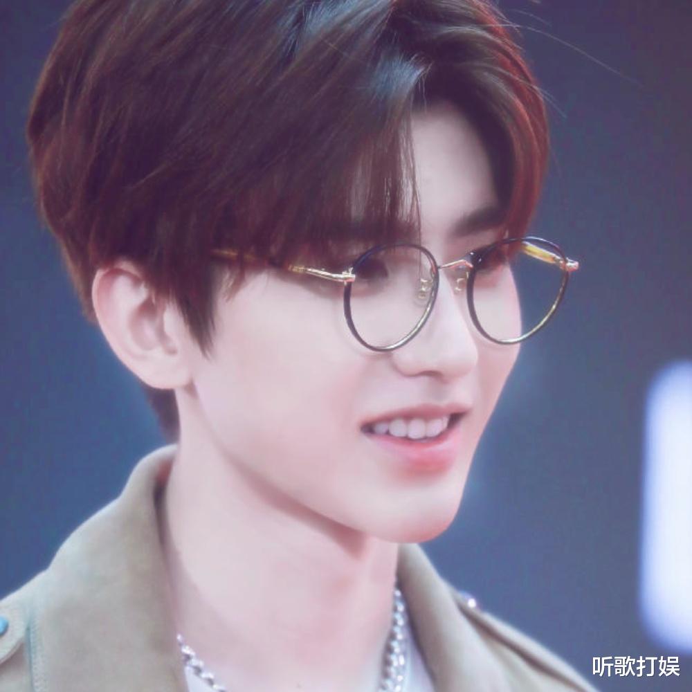 情人|蔡徐坤压轴献唱《情人》，魔改歌词引热议，错误引导还是矫枉过正？