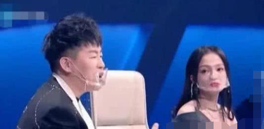 『芒果台』浙江卫视录节目让嘉宾戴透明口罩，芒果台录快本领导戴口罩充人数，对比明显