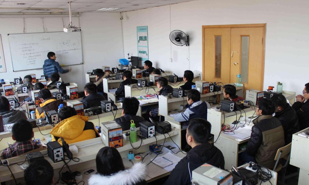 「」男生高三毕业不读大学，这7种“技术”很吃香，发展好了不会差