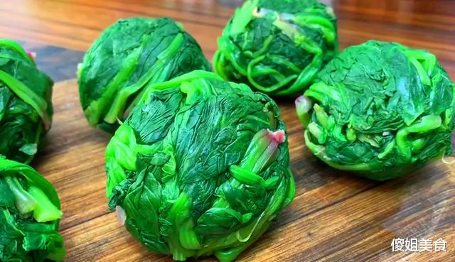 「春季养生这样做」春天,碰到此菜别手软,一次性买20斤,放冰箱冻起来,特省事