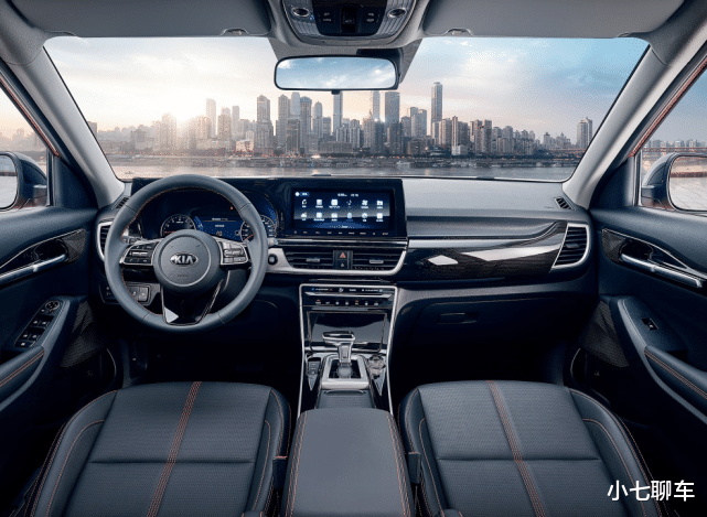 『起亚傲跑』起亚终于“低头”了！搭四缸发动机，油耗5.4L，比本田XRV好看