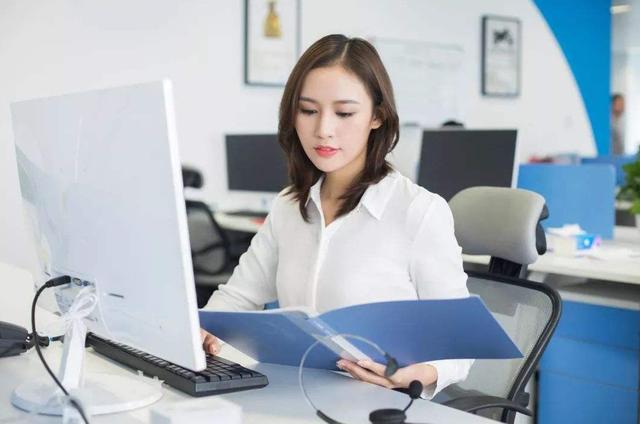 |5岁男童独自坐公交，热心乘客问他妈妈在哪，孩子的回答让人心酸