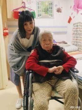 非诚勿扰▲“拜金女”只坐宝马车看不起自行车被骂，10年后，马诺说出了真相