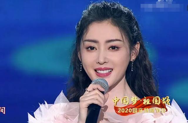 迪丽热巴|国庆晚会怼脸拍：唐嫣苹果肌抢镜，热巴脸变长，关晓彤状态最好