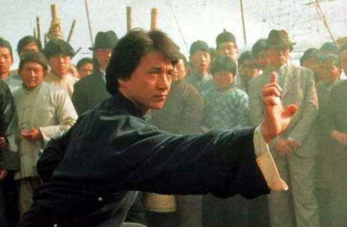 吴京|她片酬超过李连杰和成龙，连走路都要钱？吴京：请不起她