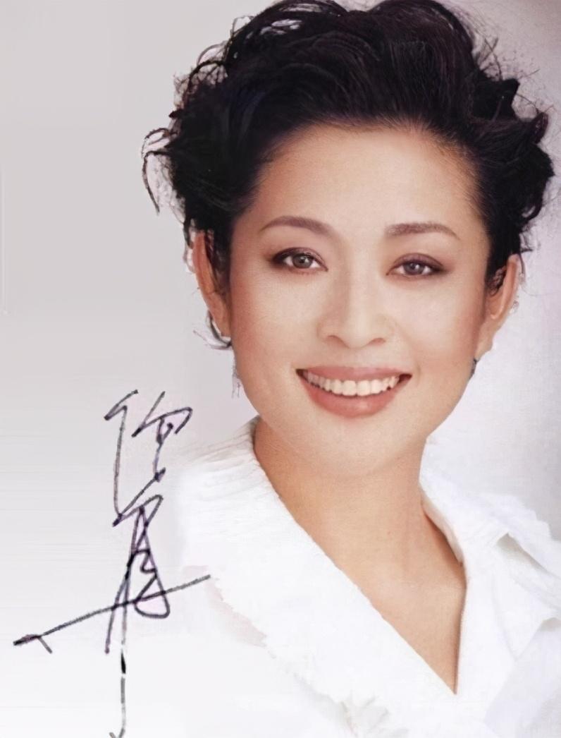 陈凯歌|与顶级名媛离婚，怒甩央视一姐倪萍，转身娶陈红的他，又爆新情况
