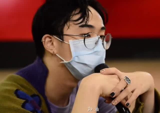 伊能静|公开出柜?伊能静大儿子公开晒女装照,戴耳环项链还穿粉色公主裙引热议