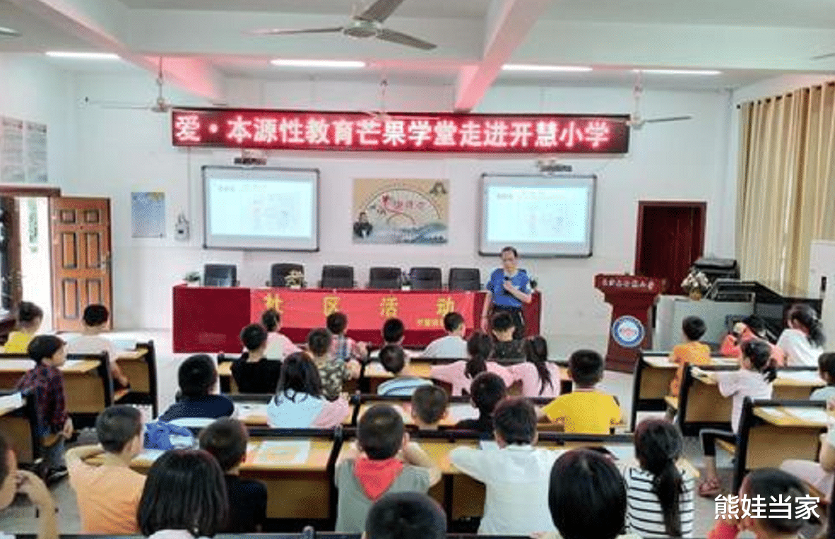 女装|16岁高中生“男扮女装”，凭化妆以假乱真，女生表示：我酸了