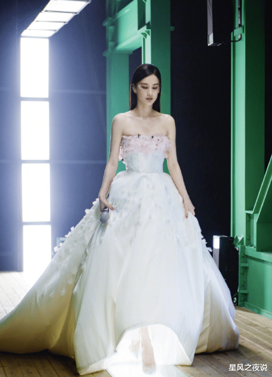 吴昕|看了《乘风破浪的姐姐》，我发现了沈梦辰人气比不过吴昕是有原因的...