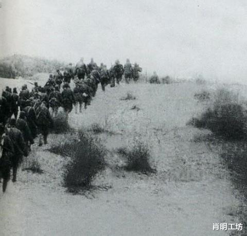 ：左宗棠在此设了一个哨所，解放军派兵接管时，哨兵问：换军装了？