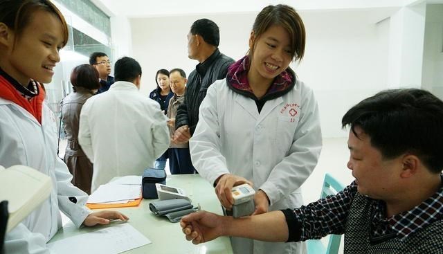 『痛风』高尿酸如何调理？多喝“2黄、1绿”，平衡尿酸，或将痛风拒之门外