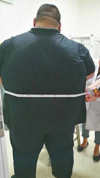 |体重高达668斤，被称“中国第一胖子”，为爱减肥一年内猛瘦400斤