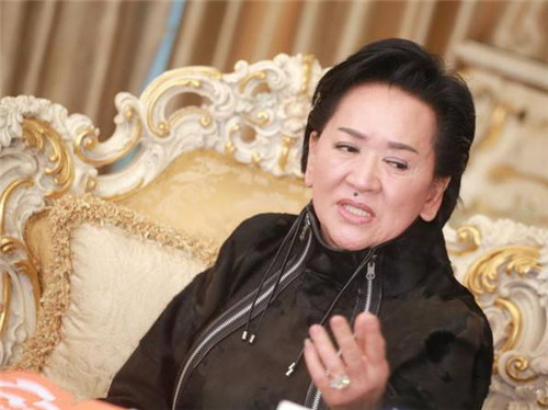 塑身衣|为嫁入豪门，她坚持穿30年塑身衣，丈夫离世后4亿遗产只留给她1元