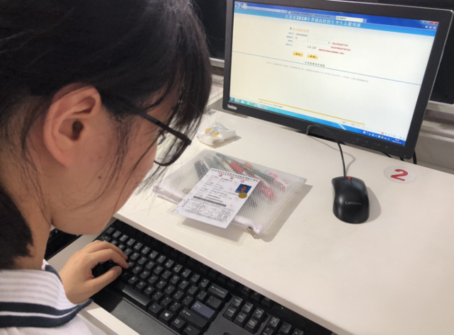 |高考530分以下，学生该先选择大学还是专业？高考名师给出分析