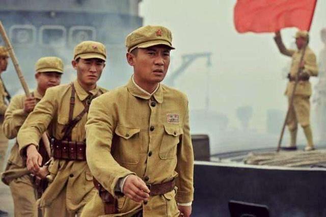 韩先楚|邓华战功不如韩先楚，为何他的职位始终高于韩先楚？有几点原因