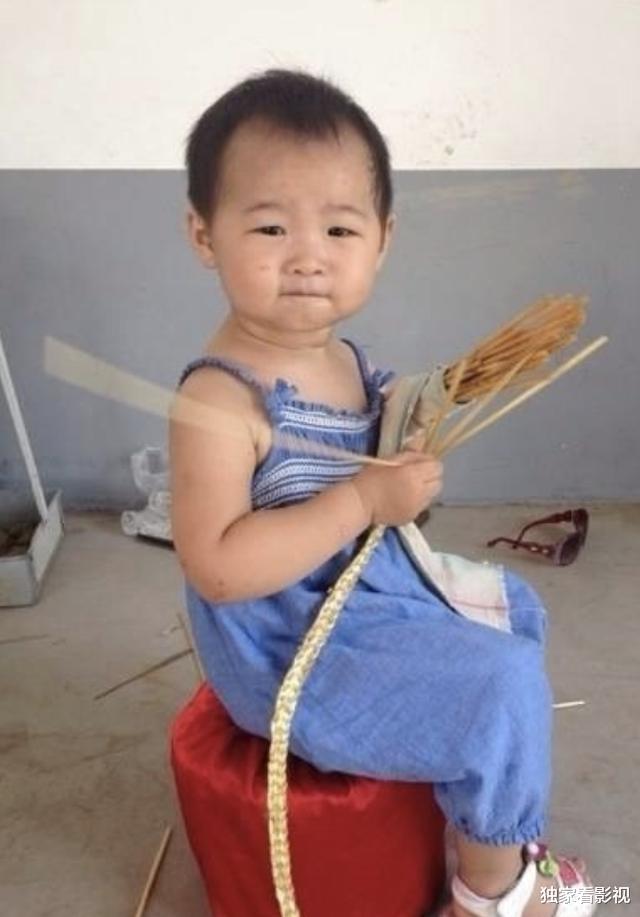 岳云鹏|岳云鹏9岁女儿越长越漂亮，爱妻从手术中恢复，一家四口羡煞旁人