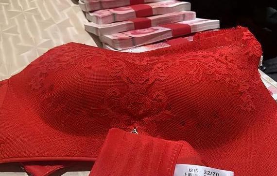 万文鹏说影视 小伙因买内衣迎亲被拒后，新郎发声了，消息一曝出网友不淡定了